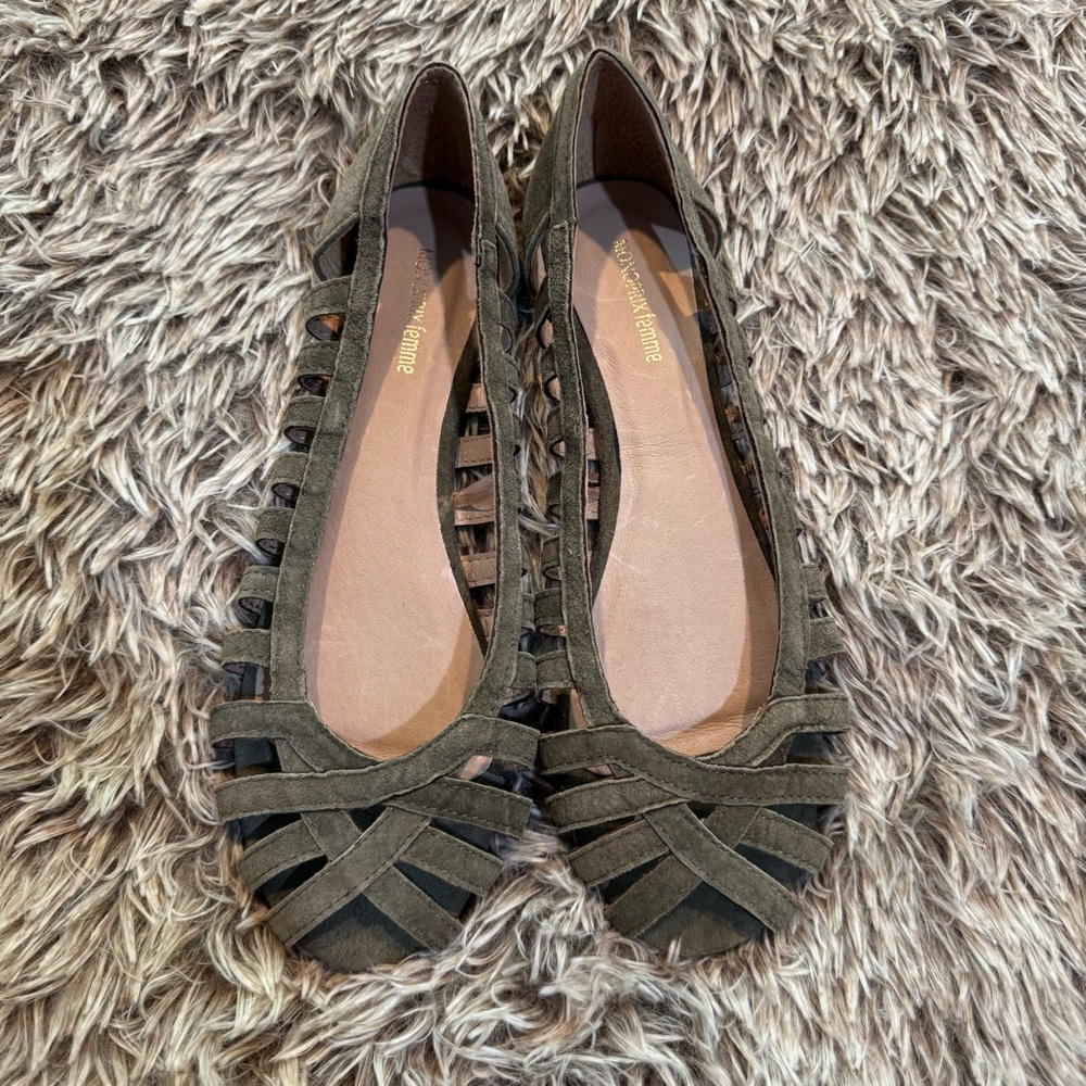 Monoprix femme est Sz8 Green/Khaki suede woven Women's Flats